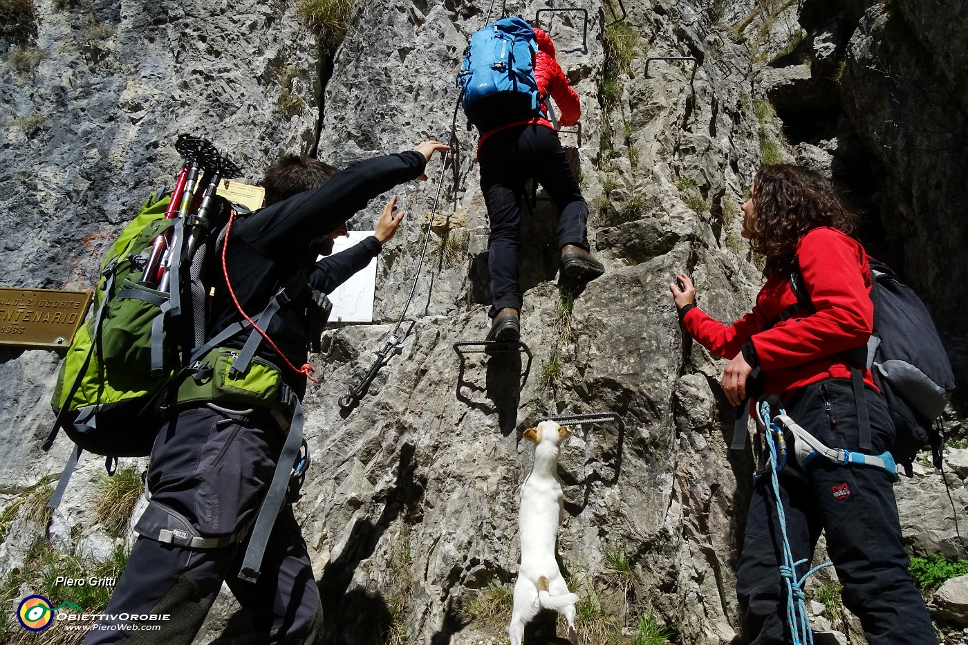 83 Prisca assaggia la Ferrata del Centenario.JPG